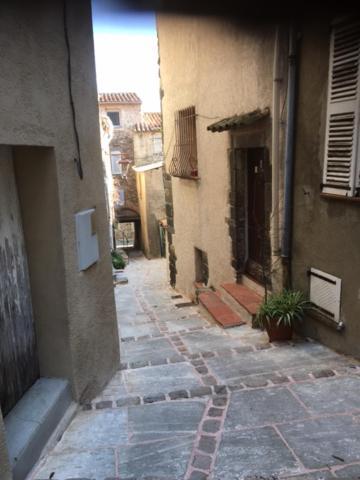 Logement Neuf Centre Du Village Aux Pieds Du Chateau 그리모 외부 사진